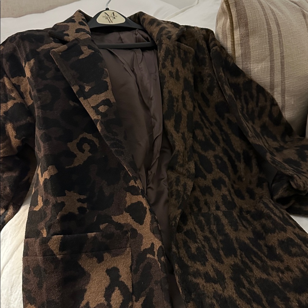 NWOT BRAND NEW NEVER WORN TALULAH Leopard Print Coat. Size M.